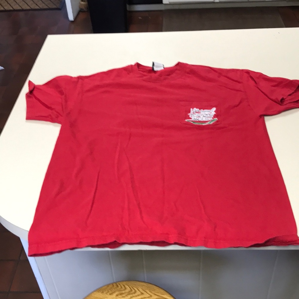 Adult large graphic t-shirt. Size adult Large